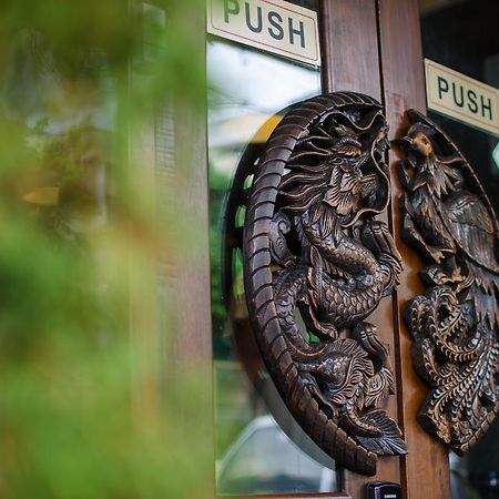 Bed And Butler Hostel Bangkok Exterior photo