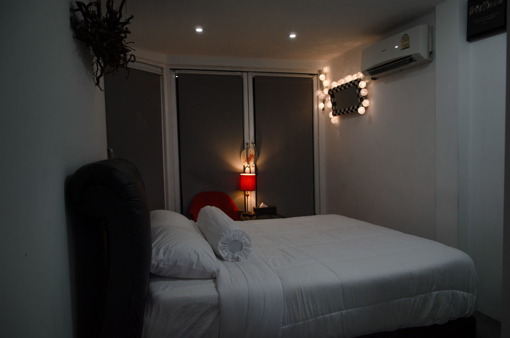 Bed And Butler Hostel Bangkok Exterior photo