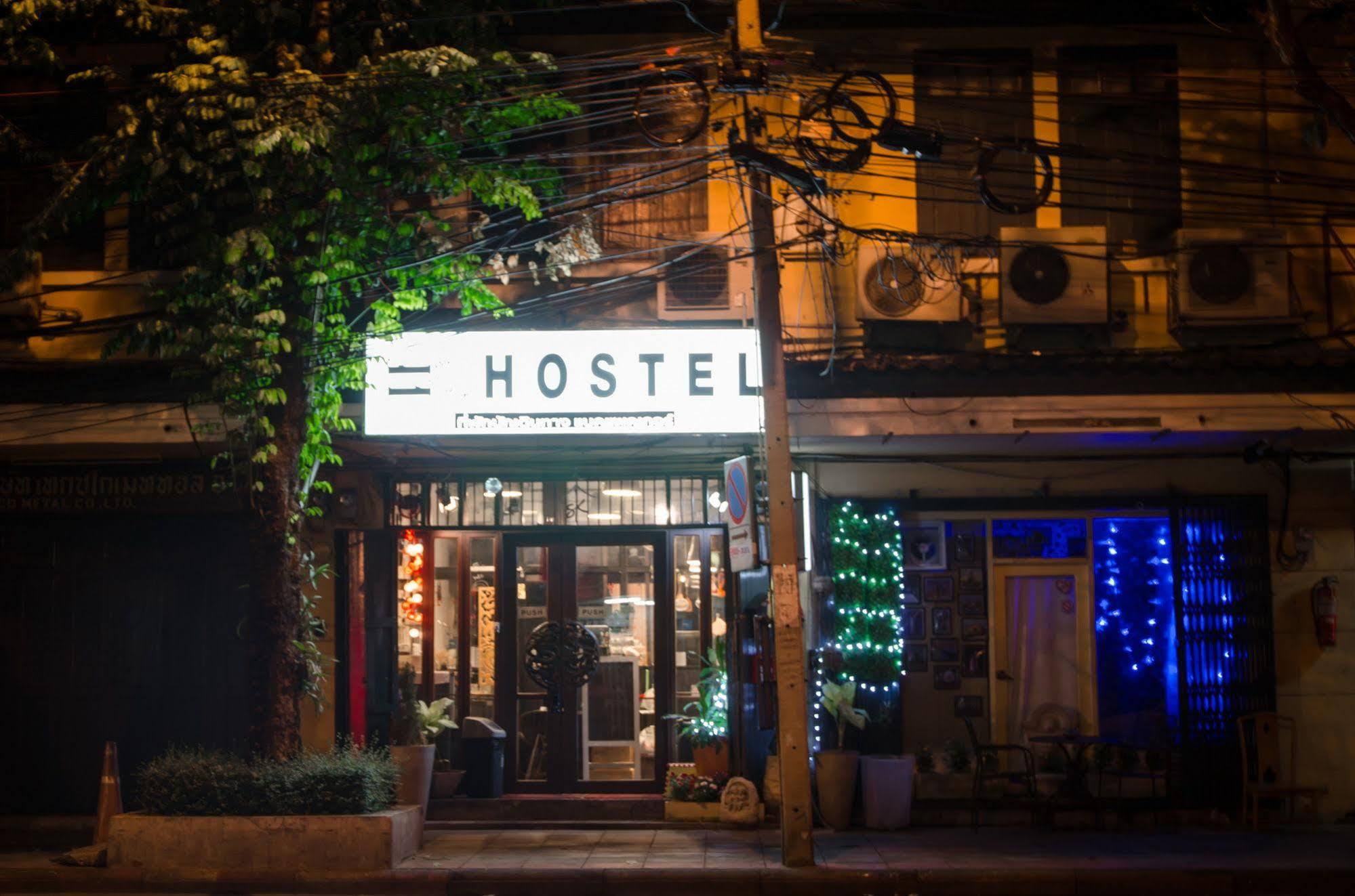 Bed And Butler Hostel Bangkok Exterior photo